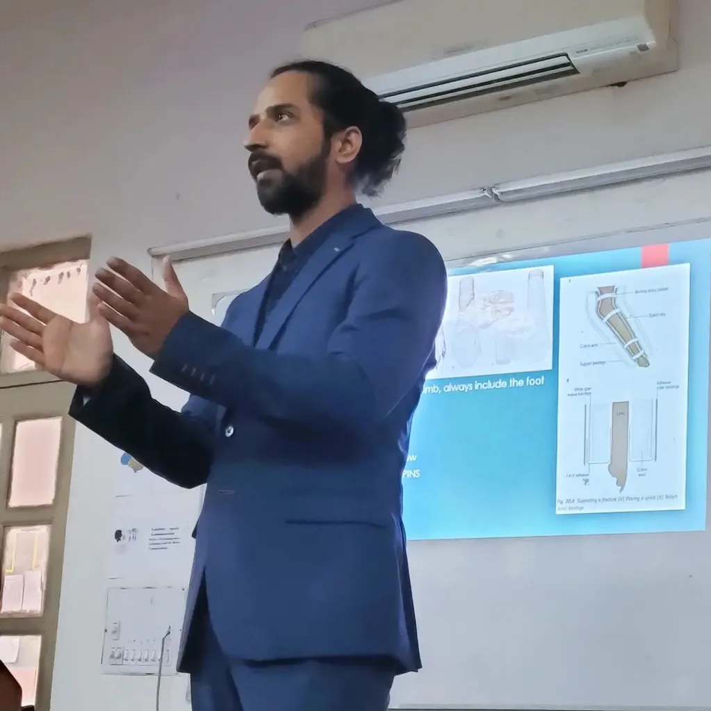 Dr. Ahmad Ali Ch. delivering a lecture on first aid to rescue animals at Lahore college for women.